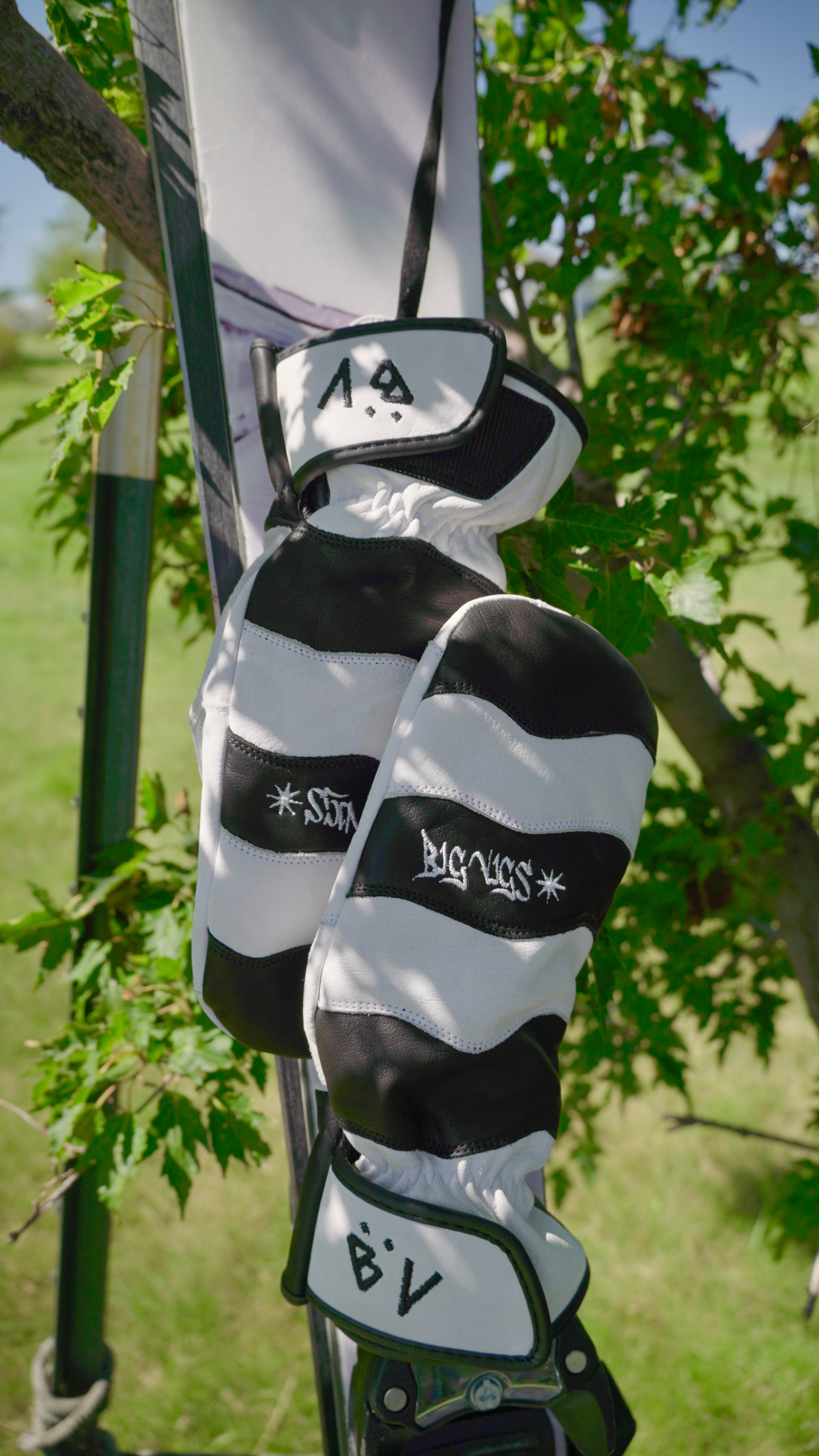 Black & White Insulated Leather Gloves