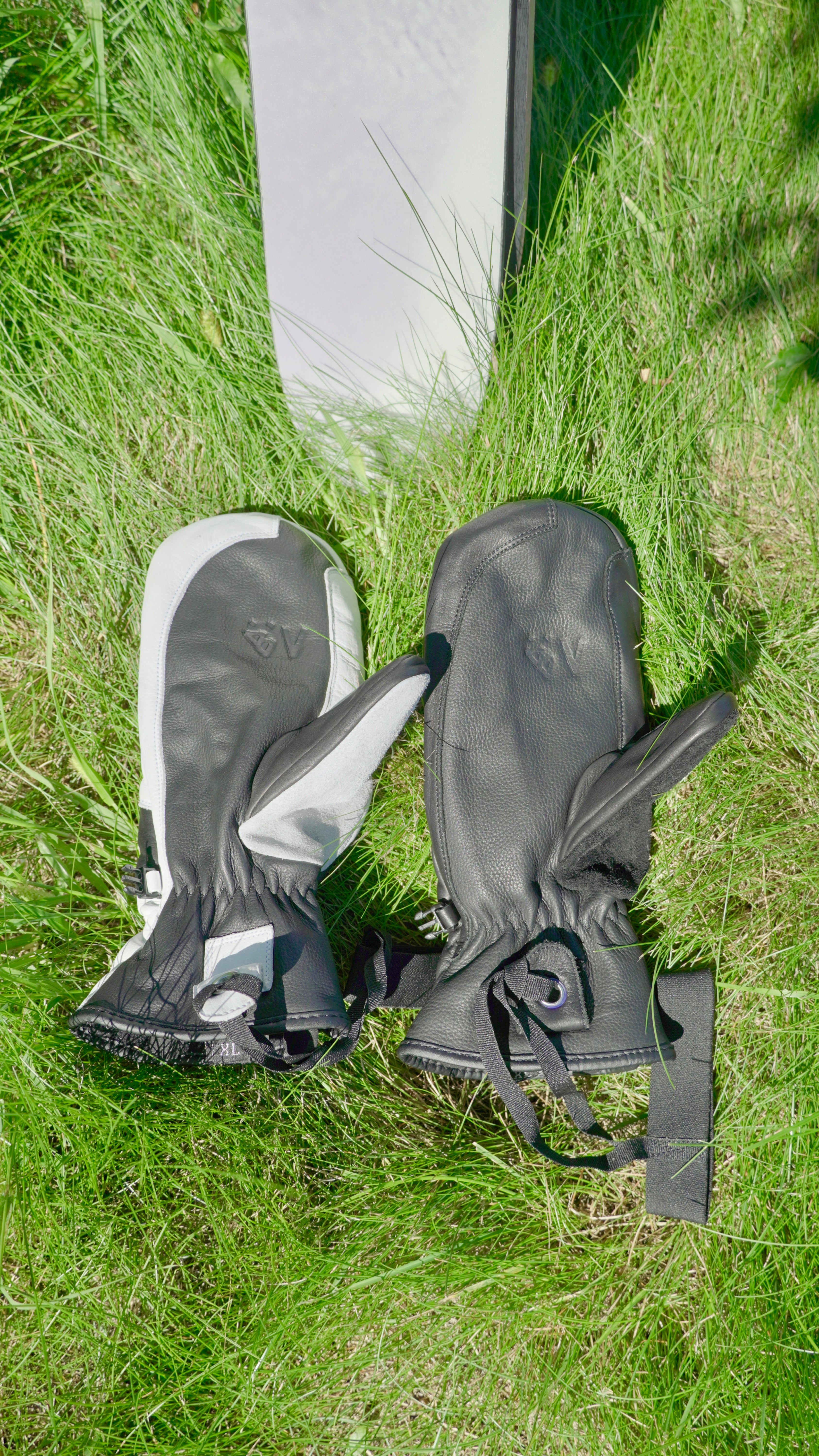 Black Insulated leather gloves
