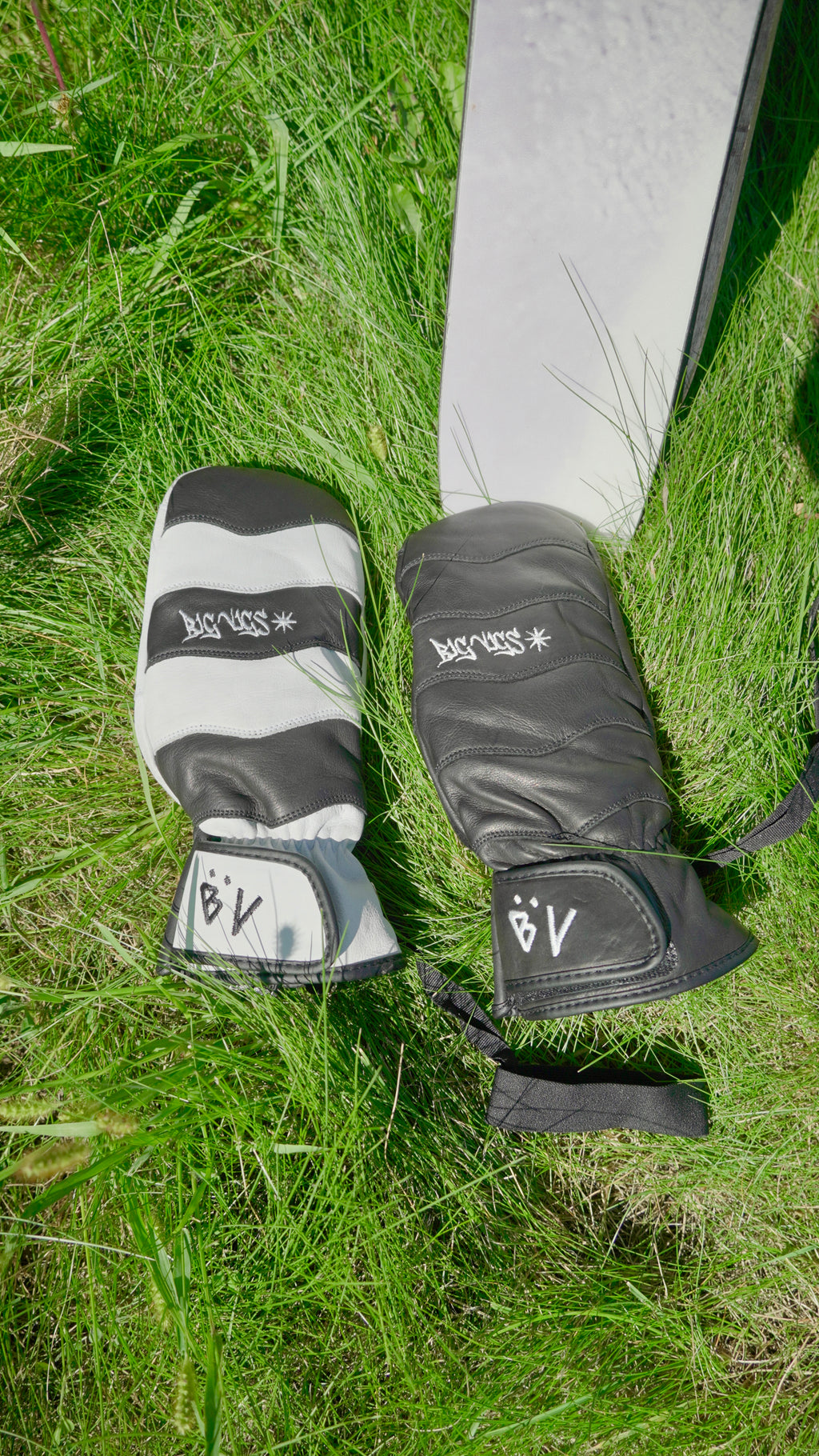 Black Insulated leather gloves